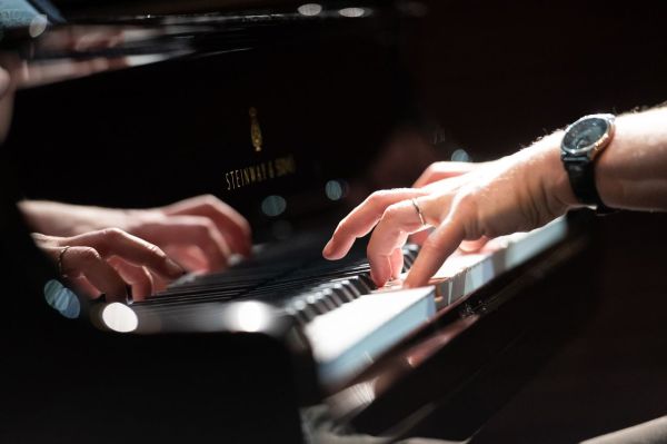 Grand piano recital: fascinating and delightful