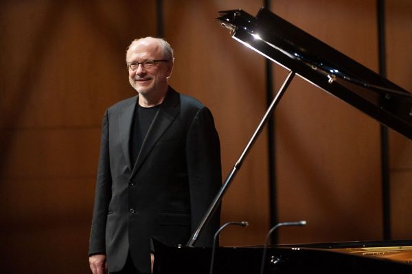 Grand piano recital: fascinating and delightful